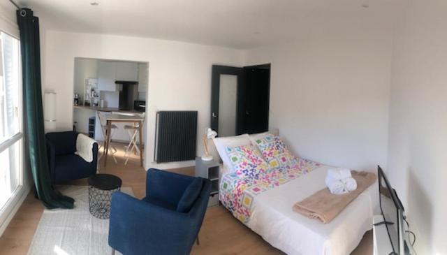 Rond Point Studio Cosy Et Central Avec Balcon Сент-Этьен Экстерьер фото