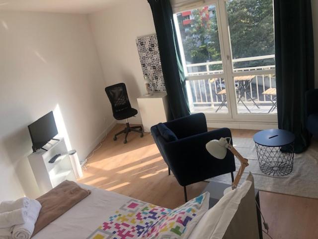 Rond Point Studio Cosy Et Central Avec Balcon Сент-Этьен Экстерьер фото